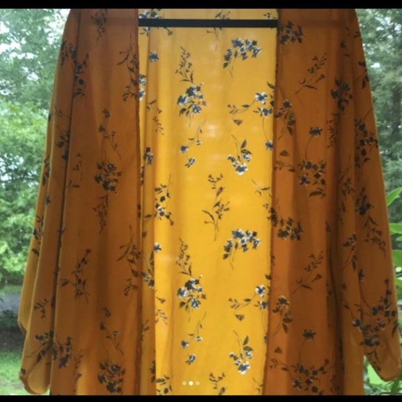 Yellow Kimono Overthrow - Picture 2 of 3